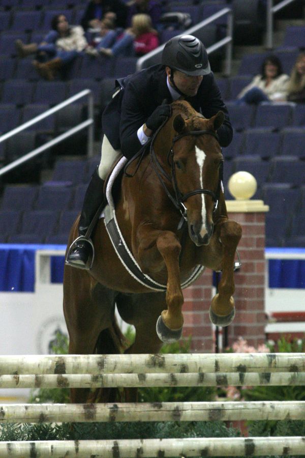 Scott Stewart leads pro hunter divisions opening day